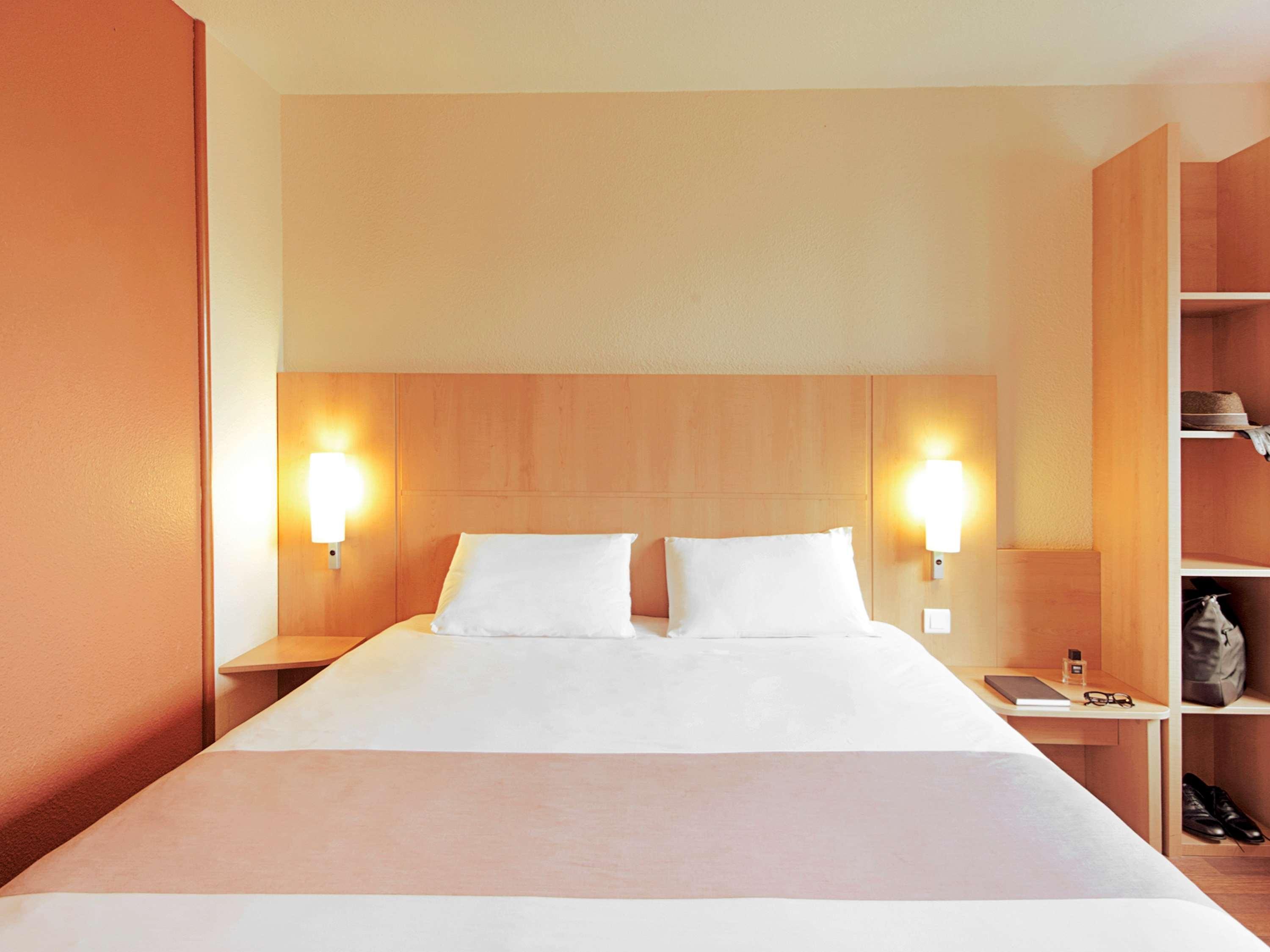 Ibis Jose Malhoa Hotel 2*